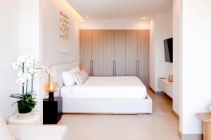 Tropical Tide, Ocean Views & Beach Club