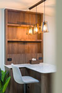 Spacious 1BR in Old town with Workspace Pool Gym Wi-Fi