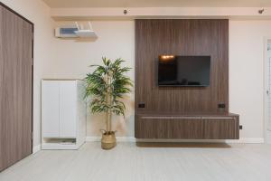 Spacious 1BR in Old town with Workspace Pool Gym Wi-Fi