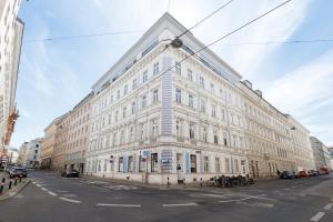 Hostel Belvedere - Central & Renovated