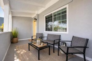 Charming Pasadena Home 2BR, Yard & Fast Wi-Fi