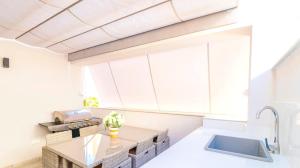 Centro de playa de Marbella con vistas al mar