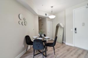 1-Bedroom Apartment Near Marina del Rey & Venice Beach with Pool, Gym & Free Parking