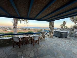 Villa Drionisi in Tzanes, Paros · 6 Guests