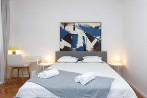 Prostrani apartman sa vrtom i parkingom, pješice do plaže