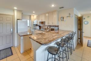 Sea-King Sol Ocean-View Condo in Port Aransas!