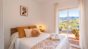 Villa María Sayalonga by Ruralidays