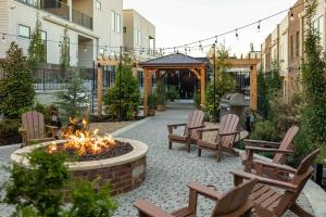 Modern Stay Pool Fitness Center and Firepit Lounge