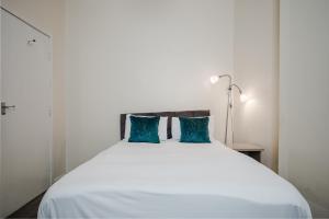 6-Bed Manchester House Ideal for Contractors