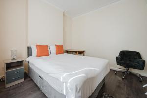 6-Bed Manchester House Ideal for Contractors