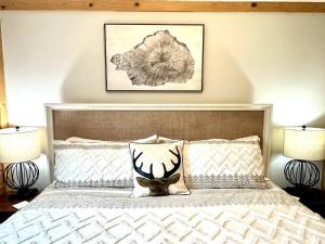 BEST 6br Ski-InOut w Hot Tub-Gear rm, PS-5, FunLux