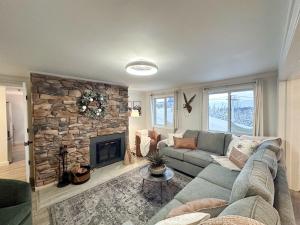 Rare Village 5BR - Ski INOUT, Fireplace! Views! 8 Beds! WD! Boot Dryer!