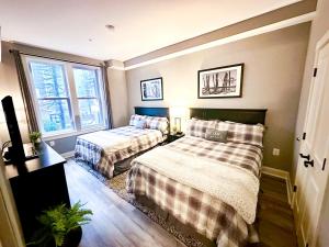 NEW! Seneca 113 Private Entrance, Hot Tub, Heated Garage, Sleeps 6!