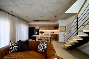 Stylish Family Friendly Townhouse with BBQ Patio