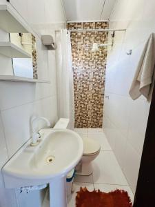 Apto aconchegante • Piscina, AC e churrasqueira • 600m da Praia do Mutá