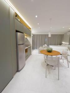 FR16 Estúdio moderno com cama king-size e garagem