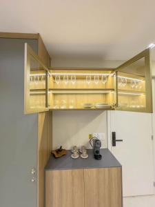 FR16 Estúdio moderno com cama king-size e garagem