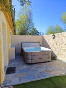 Grand studio et jacuzzi extérieur