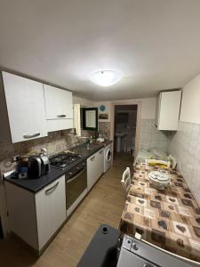 Central Apartment - Piano terra