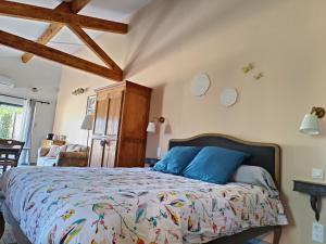 Grand studio et jacuzzi extérieur