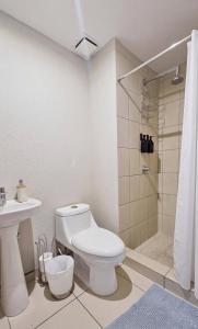 Vista Tower Skyline 3BRM Apt Rooftop Pool and Gym