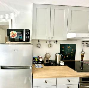 New sunny studio 30 m2 in green area with parking