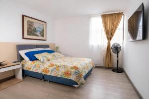 Apartamento 3 hab con parqueadero - Primer piso con piscina, ideal estancias largas y clínicas