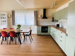 Große, familienfreundliche Galerie-Wohnung