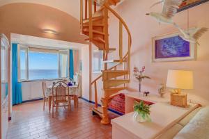Il Bijou Di Rossella - Beach Front Duplex with Balcony - Happy Rentals