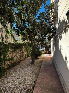 Amplio y Cómodo chalet a 15 minutos del centro con piscina y pistas de tenis