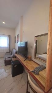 1 bedroom bungalow located in the heart of Koh Tao