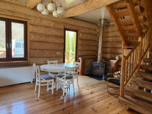 Domy z Bali nad jeziorem - Sosnowy Zakątek