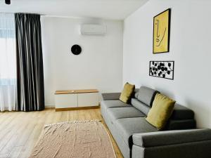 Roka Residence 49