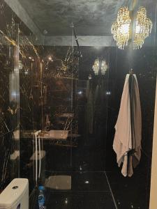 Baroque Palace Black Diamond