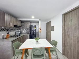 Apto Moderno 2 Hab con Aire Acondicionado y Excelente Ubicación