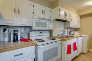 Private Yard! Pet-Friendly Memphis Adventure Hub