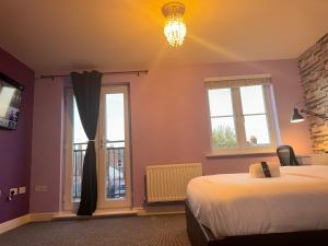 Ipswich Contractor & Holiday Stay - Parking x4 - Smart Access