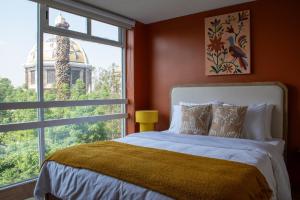 Charming 2BR in bright top floor in La Condesa.