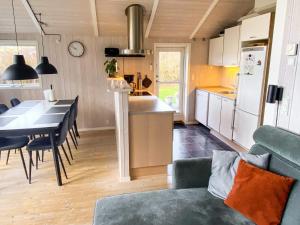 6 person holiday home in Juelsminde-By Traum