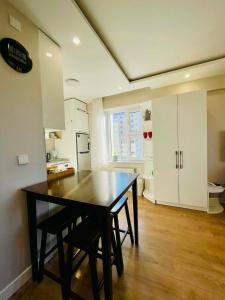 NEAT Minimal Apartment in Convenient Spot!