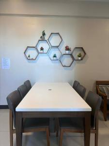 2BR Staycation Near Airport and Beach