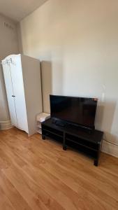 2 Cozy large room near Notting hill & Bayswater & Paddington Station