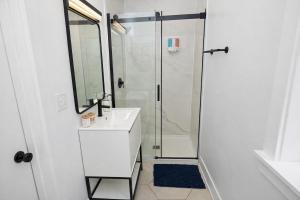 Modern 3BR King Chicago Stay Near United Center