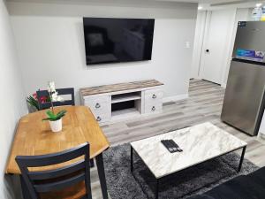 Cozy Two Bedrooms Basement Suite