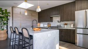 Luxury Oasis with Jacuzzi & Sauna in Hollywood Hills