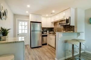 Stylish 4BR Home Near Old Town Sleeps 4