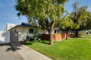 Stylish 4BR Home Near Old Town Sleeps 4