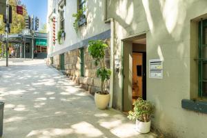 Large Surry Hills Home Sleeps 4 Parking