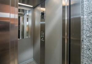 Modern and Cozy 2 BR Apt with Pool Free Parking