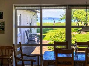6 person holiday home in Broager